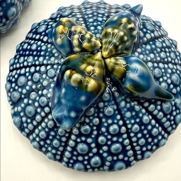 Gorgeous Ceramic Sea Urchin with lid. 7.5” x 7.5” - Picture 7 of 10